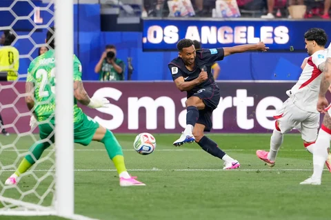 Pemain Amerika Serikat Auston Trusty saat  mencetak gol pembuka timnya selama pertandingan sepak bola Grup D Piala Dunia melawan Turki di Inglewood, California, dekat Los Angeles, Kamis (25/06/2026).