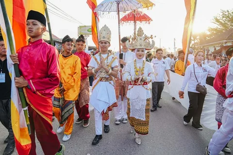 Peserta saat mengikuti  Karnaval Gajah di Tulang Bawang, Lampung, Jumat (26/6/2026).