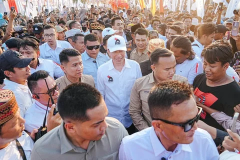 Presiden ketujuh Joko Widodo menghadiri Karnaval Gajah di Tulang Bawang, Lampung, Jumat (26/6/2026).