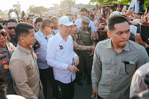 Presiden ketujuh Joko Widodo menghadiri Karnaval Gajah di Tulang Bawang, Lampung, Jumat (26/6/2026).