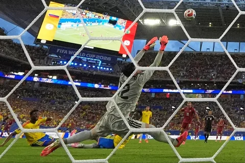 Kiper Kolombia Camilo Vargas melakukan penyelamatan selama pertandingan sepak bola Grup K Piala Dunia antara Kolombia dan Portugal di Miami Gardens, Florida, Amerika Serikat, Sabtu (27/06/2026).