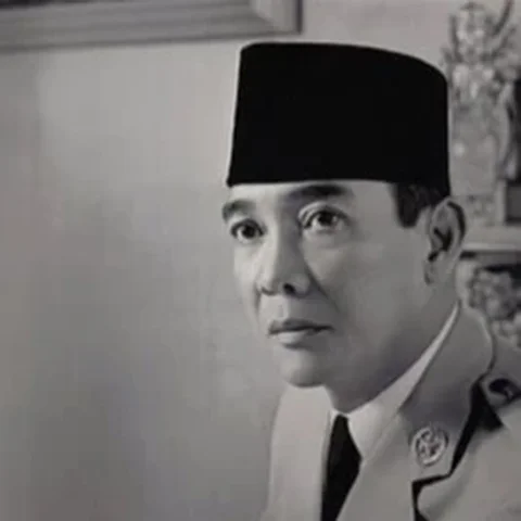 Kutipan ini mencerminkan semangat kepemimpinan Soekarno yang percaya pada peran penting pemuda.