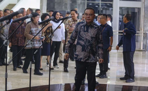 Wakil Ketua DPR Sufmi Dasco Ahmad sebelum  menyampaikan keterangan pers usai rapat koordinasi di Kompleks Parlemen, Senayan, Jakarta, Senin (29/6/2026).