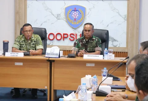 Irkoopsudnas Marsma TNI Zulfahmi memimpin Entry Meeting Audit Ketaatan dan Audit Kinerja Itjen TNI Periode II Tahun Anggaran 2026 bersama tim audit yang dipimpin Irops Itjen TNI Brigjen TNI Jony Supriyanto di ruang rapat Oetomo Makoopsudnas, Halim Perdanakusuma, Jakarta Timur, Selasa (2/6/2026).