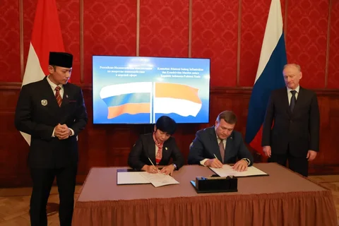 Menteri Koordinator Bidang Infrastruktur dan Pembangunan Kewilayahan Agus Harimurti Yudhoyono  saat mengikuti Konsultasi Bilateral Indonesia-Rusia bidang kemaritiman di Moskow, Rusia, Senin (1/6/2026).