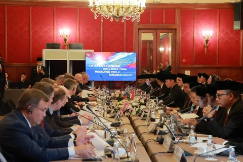 Menteri Koordinator Bidang Infrastruktur dan Pembangunan Kewilayahan Agus Harimurti Yudhoyono  saat mengikuti Konsultasi Bilateral Indonesia-Rusia bidang kemaritiman di Moskow, Rusia, Senin (1/6/2026).