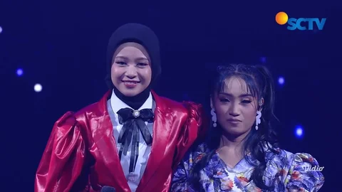 Elsa (Mamasa) dan Silvia (Bandung) berada di zona merah. Para Judges memutuskan untuk menyelamatkan Silvia (Bandung) di The Icon Indonesia Top 10 Final
