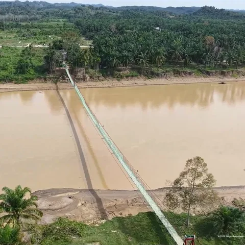 Dulu Naik Perahu, Kini Pelajar Aceh Tamiang Bisa Berangkat Sekolah dengan Mudah Berkat Jembatan Gantung 240 Meter