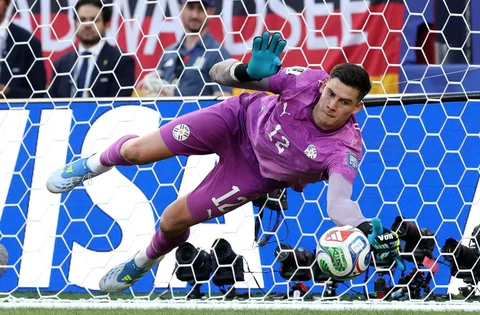 Kiper Paraguay  Orlando Gill Paraguay menyelamatkan penalti keempat dari pemain Jerman  Nick Woltemade dalam adu penalti selama pertandingan Babak 32 Besar Piala Dunia FIFA 2026 antara Jerman dan Paraguay di Stadion Boston pada 29 Juni 2026 di Foxborough, Massachusetts, AS, Senin (29/06/2026).