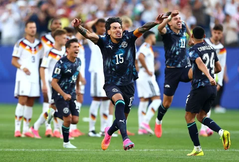 Pemain Paraguay merayakan  kemenangan setelah Jose Canale mencetak gol penalti kemenangan dalam adu penalti selama pertandingan Babak 32 Besar Piala Dunia FIFA 2026 antara Jerman dan Paraguay di Stadion Boston pada 29 Juni 2026 di Foxborough, Massachusetts, AS, Senin (29/06/2026).