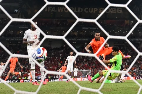 Penyerang Belanda Cody Gakpo mencetak gol pertama timnya selama pertandingan sepak bola babak 32 besar Piala Dunia 2026 antara Belanda dan Maroko di Stadion Monterrey di Guadalupe,  Meksiko, Senin (29/06/2026).