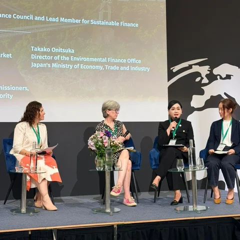 Ketua Dewan Komisioner OJK Friderica Widyasari Dewi saat menghadiri rangkaian London Climate Action Week (LCAW) 2026
