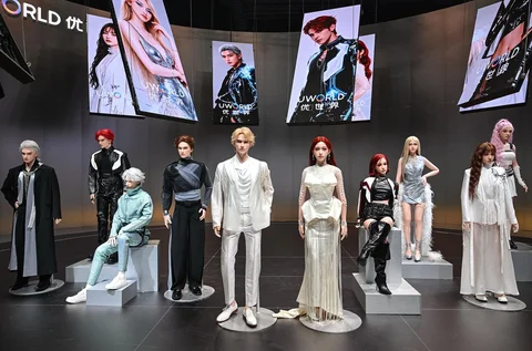 Robot humanoid dipamerkan  saat peluncuran robot humanoid U1 yang diproduksi oleh UWORLD, sebuah merek di bawah UBTECH Robotics, di Shenzhen, provinsi Guangdong, Tiongkok, Selasa (30/06/2026).