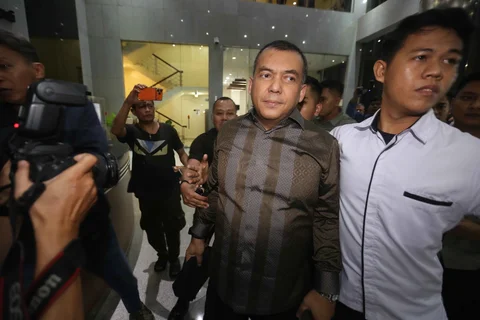 Wakil Menteri Imigrasi dan Pemasyarakatan, Silmy Karim (tengah) saat tiba di Gedung Merah Putih Komisi Pemberantasan Korupsi (KPK), Jakarta, Rabu (3/6/2026).