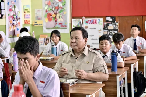 Presiden Prabowo Ikut Makan MBG Bareng Siswa di SMPN 111 Jakarta / FOTO: Biro Pers Sekretariat Presiden