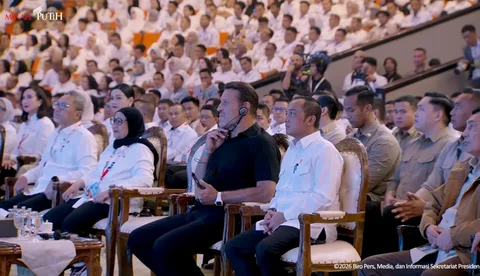 Prabowo Hadirkan Tony Robbins di Forum MBG: Pernah Hidup Miskin, Kini Jadi Pengusaha Sukses Dunia