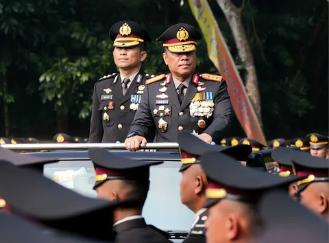 Wakapolri Komjen Pol. Dedi Prasetyo memimpin pelantikan 1.848 Perwira Polri lulusan SIP Angkatan ke-55 dan SIP Khusus Intelijen Angkatan ke-11 Tahun Anggaran 2026 di Lapangan Soetadi Ronodipuro, Setukpa Lemdiklat Polri, Sukabumi, Kamis (04/06/2026).