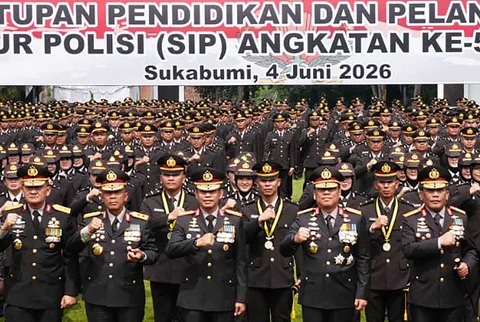 Wakapolri Komjen Pol. Dedi Prasetyo memimpin pelantikan 1.848 Perwira Polri lulusan SIP Angkatan ke-55 dan SIP Khusus Intelijen Angkatan ke-11 Tahun Anggaran 2026 di Lapangan Soetadi Ronodipuro, Setukpa Lemdiklat Polri, Sukabumi, Kamis (04/06/2026).