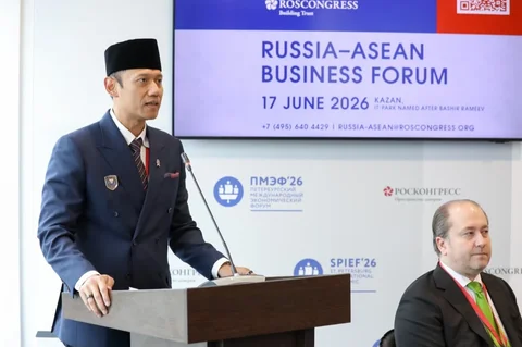 Menteri Koordinator Bidang Infrastruktur dan Pembangunan Kewilayahan, Agus Harimurti Yudhoyono berbicara pada sesi EAEU-ASEAN di SPIEF 2026, St. Petersburg, Rusia, Kamis (04/06/2026), untuk mendorong penguatan kerja sama ASEAN dan Eurasia.