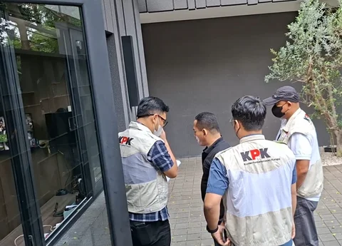 Rumah Silmy Karim Digeledah KPK, Brimob Bersenjata Lengkap Diterjunkan