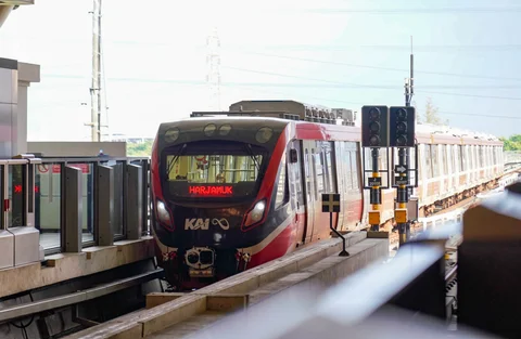 Gerbong kereta LRT di Stasiun LRT Dukuh Atas, Jakarta, Jumat (05/06/2026).