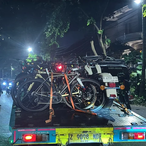 Deretan kendaraan mewah Silmy Karim yang disita KPK