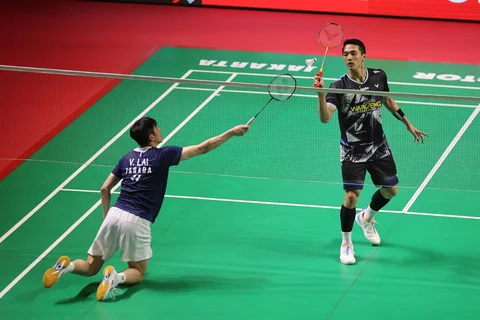 Pebulu tangkis tunggal putra Indonesia Jonatan Christie  saat bertanding melawan  tunggal putra Kanada Victor Lai pada final Polytron Indonesia Open 2026 di Istora Senayan, Jakarta, Minggu (7/6/2026).