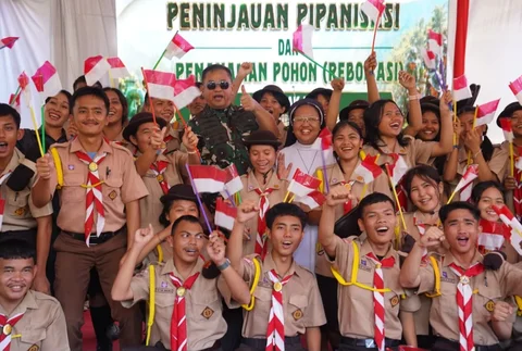 Kepala Staf Angkatan Darat (Kasad) Jenderal TNI Maruli Simanjuntak saat meresmikan jaringan pipanisasi air bersih dan kegiatan reboisasi di kawasan Biara OSF San Damiano, Pandan, Kabupaten Tapanuli Tengah, Sumatera Utara, Senin (8/6/2026).