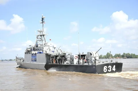 KRI HIU-634 bersiap menjalankan misi Ekspedisi Rupiah Berdaulat (ERB) 2026 di Pelabuhan Trisakti, Banjarmasin, Kalimantan Selatan, Senin (09/06/2026).