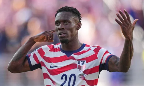 Pemain Amerika Serikat Folarin Balogun melakukan selebrasi aksi setelah mencetak gol pertama timnya selama pertandingan sepak bola babak 32 besar Piala Dunia antara Amerika Serikat dan Bosnia di Santa Clara, California, dekat San Francisco, Rabu, (01/07/2026).