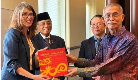 Alumni ITB Donasikan Koleksi Buku Indonesia ke US Library of Congress