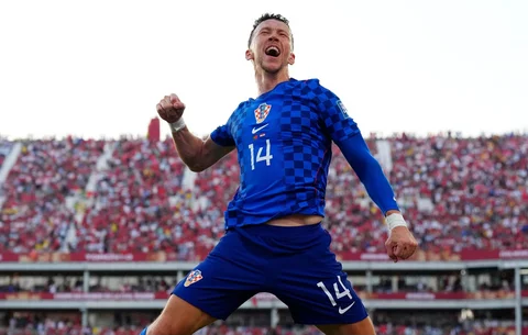 Pemain Kroasia Ivan Perisic melakukan selebrasi usai mencetak gol selama pertandingan sepak bola babak 32 Piala Dunia antara Portugal dan Kroasia di Toronto, Kamis, (02/07/2026).