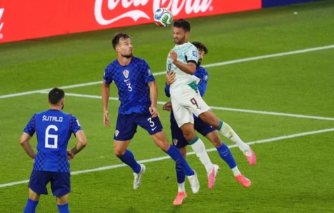 Pemain Portugal Goncalo Ramos menyundul bola untuk mencetak gol kedua Portugal selama pertandingan sepak bola babak 32 besar Piala Dunia antara Portugal dan Kroasia di Toronto, Kamis, (02/07/2026).