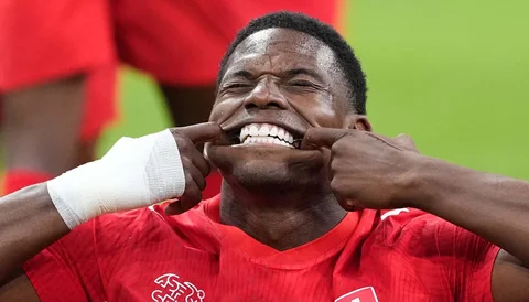 Pemain Swiss Breel Embolo melakukan selebrasi  setelah mencetak gol pertama timnya selama pertandingan sepak bola babak 32 Piala Dunia antara Swiss dan Aljazair di Vancouver, British Columbia, Kamis (02/07/2026).