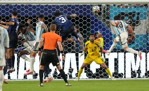Pemain Tanjung verde Diney Borges mencetak gol bunuh diri selama pertandingan sepak bola babak 32 Piala Dunia di Miami Gardens, Florida, Jumat, (03/07/2026).