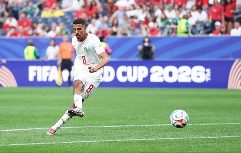 Pemain Maroko Azzedine Ounahi saat  mencetak gol pertama timnya selama pertandingan babak 16 besar Piala Dunia FIFA 2026 antara Kanada dan Maroko di Stadion Houston, Texas, Sabtu (04/07/2026).