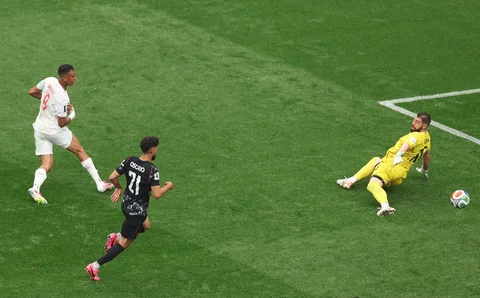 Pemain Maroko Soufiane Rahimi mencetak gol ketiga  selama pertandingan babak 16 besar Piala Dunia FIFA 2026 antara Kanada dan Maroko di Stadion Houston pada 4 Juli 2026 di Houston, Texas,  Sabtu (04/07/2026).