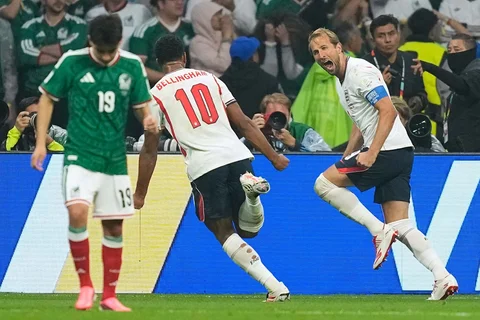 Pemain Inggris Harry Kane bereaksi setelah mencetak gol ketiga timnya selama pertandingan sepak bola babak 16 besar Piala Dunia antara Meksiko dan Inggris di Mexico City, Minggu, 5 Juli 2026.