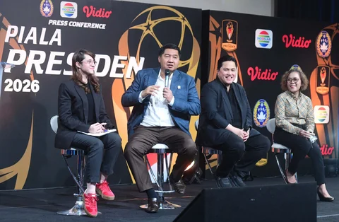 (dari kiri)  Ketua OC Piala Presiden Tsamara Amany, Ketua Steering Committee (SC) Piala Presiden Maruarar Sirait, Ketua Umum PSSI Erick Thohir dan Direktur Emtek Media Harsiwi Achmad saat press conference Piala Presiden 2026 di Studio Lantai 8 SCTV Tower - Senayan City, Jakarta, Senin (06/07/2026).