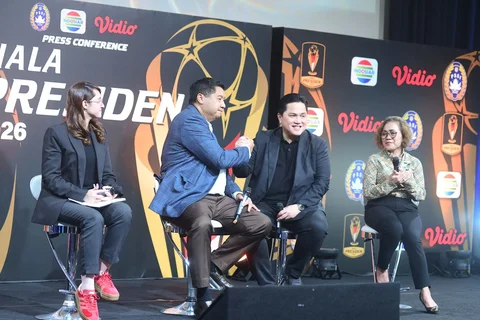(dari kiri)  Ketua OC Piala Presiden Tsamara Amany, Ketua Steering Committee (SC) Piala Presiden Maruarar Sirait, Ketua Umum PSSI Erick Thohir dan Direktur Emtek Media Harsiwi Achmad saat press conference Piala Presiden 2026 di Studio Lantai 8 SCTV Tower - Senayan City, Jakarta, Senin (06/07/2026).
