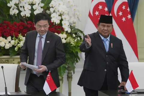 Presiden Prabowo Subianto bersama Perdana Menteri (PM) Singapura Lawrence Wong di Istana Merdeka, Jakarta, Senin (6/7/2026).