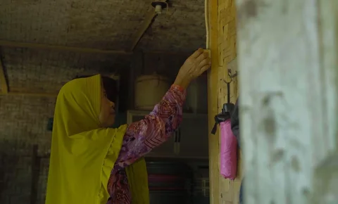 Produktivitas usaha masyarakat Desa Bojong semaking meningkat berkat akses listrik yang lebih berkelanjutan. (Sumber: