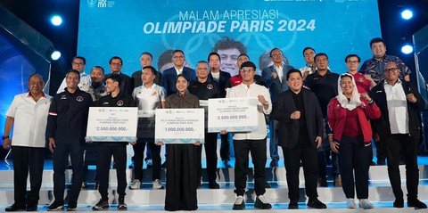 Malam Apresiasi Olimpiade Paris, Erick Thohir memberikan bonus sebesar Rp6 miliar kepada tiga atlet yang berprestasi.