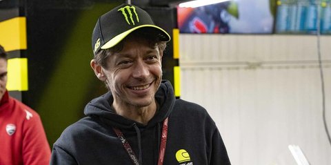 Usai 28 Tahun, Valentino Rossi Akhirnya Ngaku Salah Soal Rivalitasnya dengan Max Biaggi