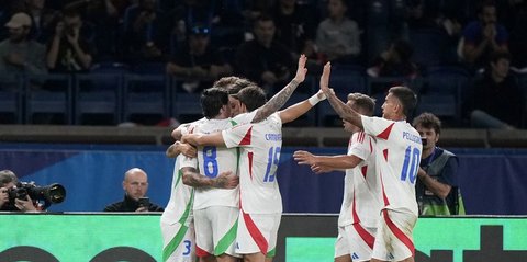 Saat Italia bangkit setelah kebobolan gol dalam waktu 14 detik.