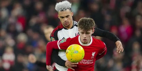 Dua Klub Besar Inggris Bersaing untuk Mendapatkan Bek Kiri Fulham, ini Sosoknya