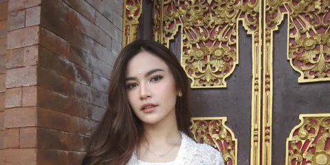 Inspirasi Kebaya Putih Ala Artis, dari Mahalini hingga Aurelie Moeremans