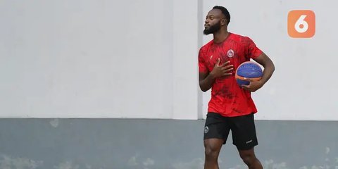 Duh! Arema FC Menggelar Latihan di Lapangan Basket Menjelang Pertandingan Penting Melawan PSIS, Ternyata ini Penyebabnya