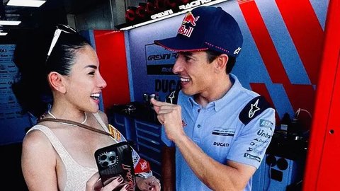 6 Potret Cantik Nikita Mirzani dan Marc Marquez di MotoGP Mandalika 2024, Dibanjiri Pujian