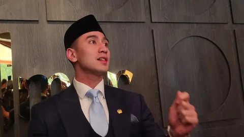 Tampil Gagah Pakai Jas Resmi, Verrel Bramasta Akui Merinding Saat Ucapkan Sumpah jadi Anggota DPR